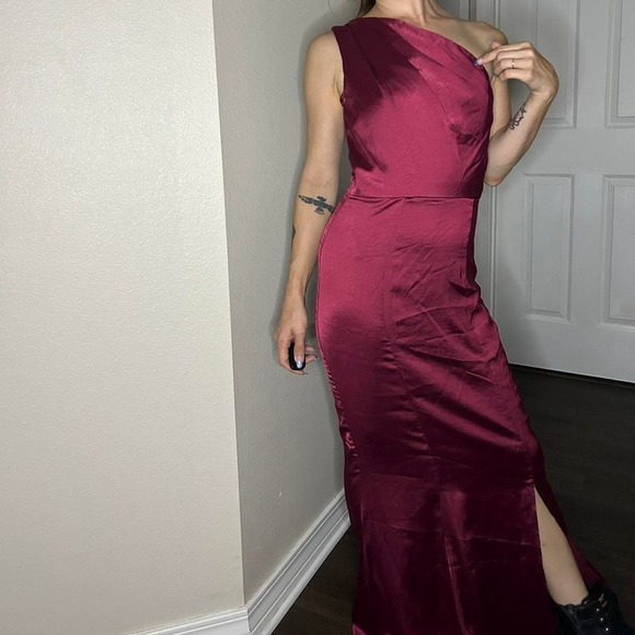 Dresses & Skirts - Burgundy one shoulder formal maxi dress